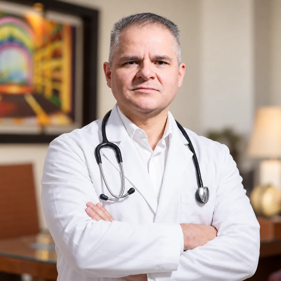 Retrato del Dr. Marco Antonio Carmona Escamilla, nefrólogo e internista